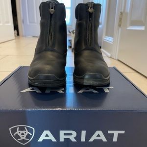 Kids horseback riding boots. Kids size 3. Color Black. Material leather